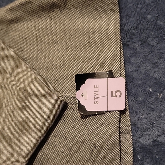 NWT SET OF BLAZER AND SKIRT - Picture 9 of 17